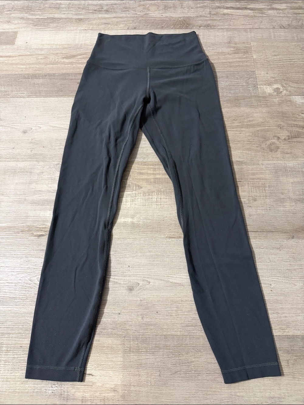 Women’s Lululemon cropped gray leggings